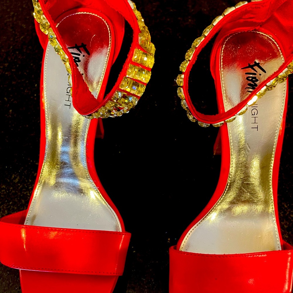 Fioni Red strap ankle peep toe size 9